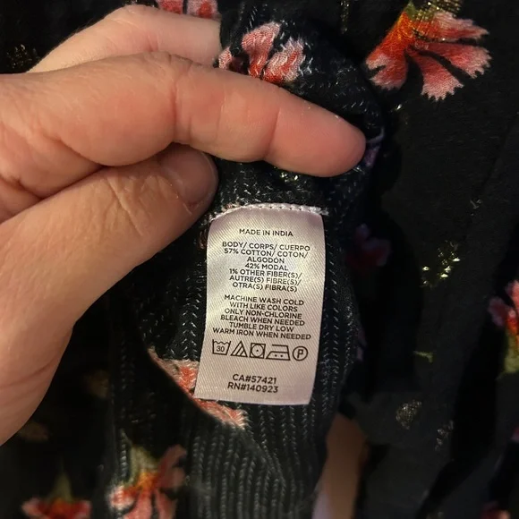 LOFT Black Blouse with Pink Floral Design Women’s M - Picture 8 of 8